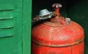Газовики предотвратили возможную чрезвычайную ситуацию, изъяв газовые баллоны в жилом доме